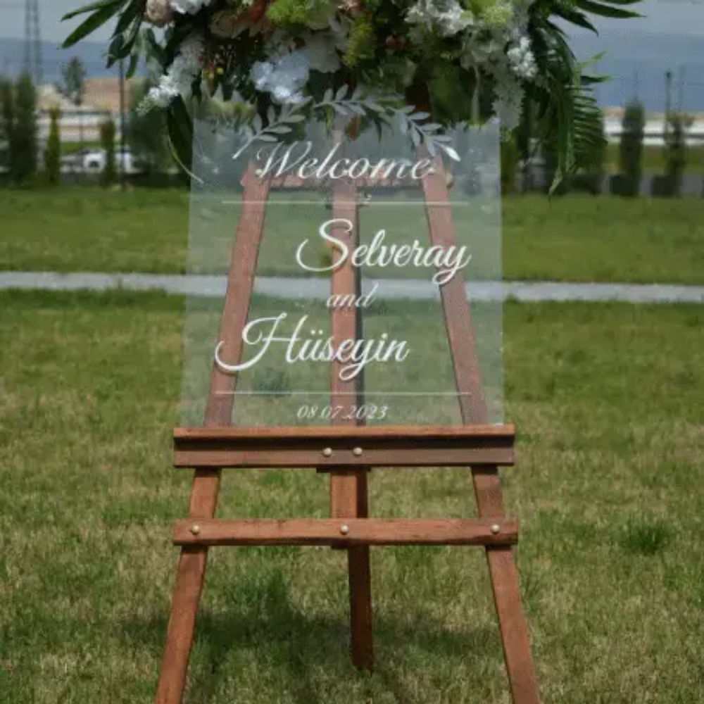 Denizli'de Düğün ve Nişan Organizasyonları Blog Sayfası | Organizasyon20 ile Unutulmaz Anlar Organizasyon Malzemeleri Çiçek Süslemeli Ahşap Karşılama Panosu Üzeri Pileksi