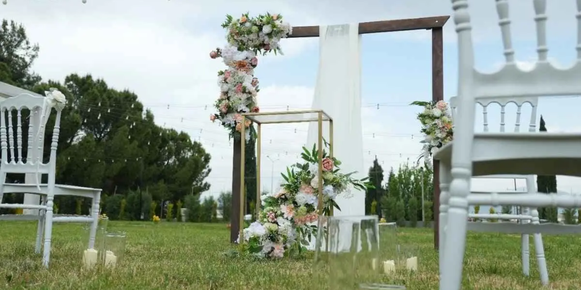 Denizli_Organizasyon_Firması_Kahverengi_Ahşap_Tag_Çiçek_Süslemeli_Tül_Perdeli_Düğün_Nişan_Doğum_Günü_Özel_Gün_Organizasyon_Dekorasyon_Malzemeleri_1200x800